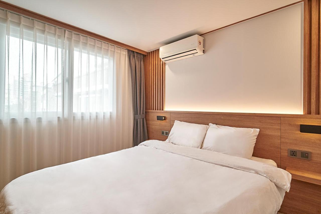 Guest house Monday Cracker Hongdae *