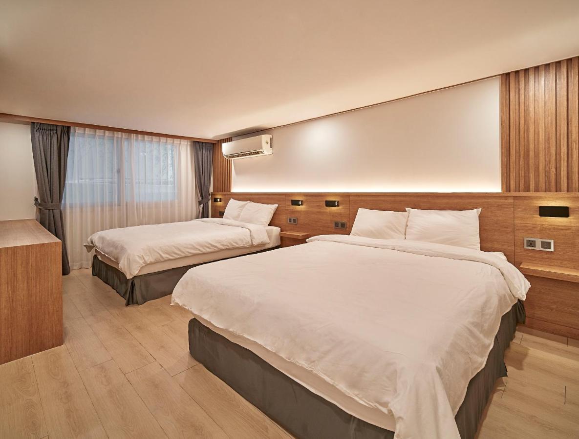 Guest house Monday Cracker Hongdae *