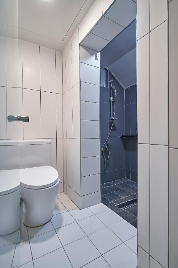 Guest house Monday Cracker Hongdae *