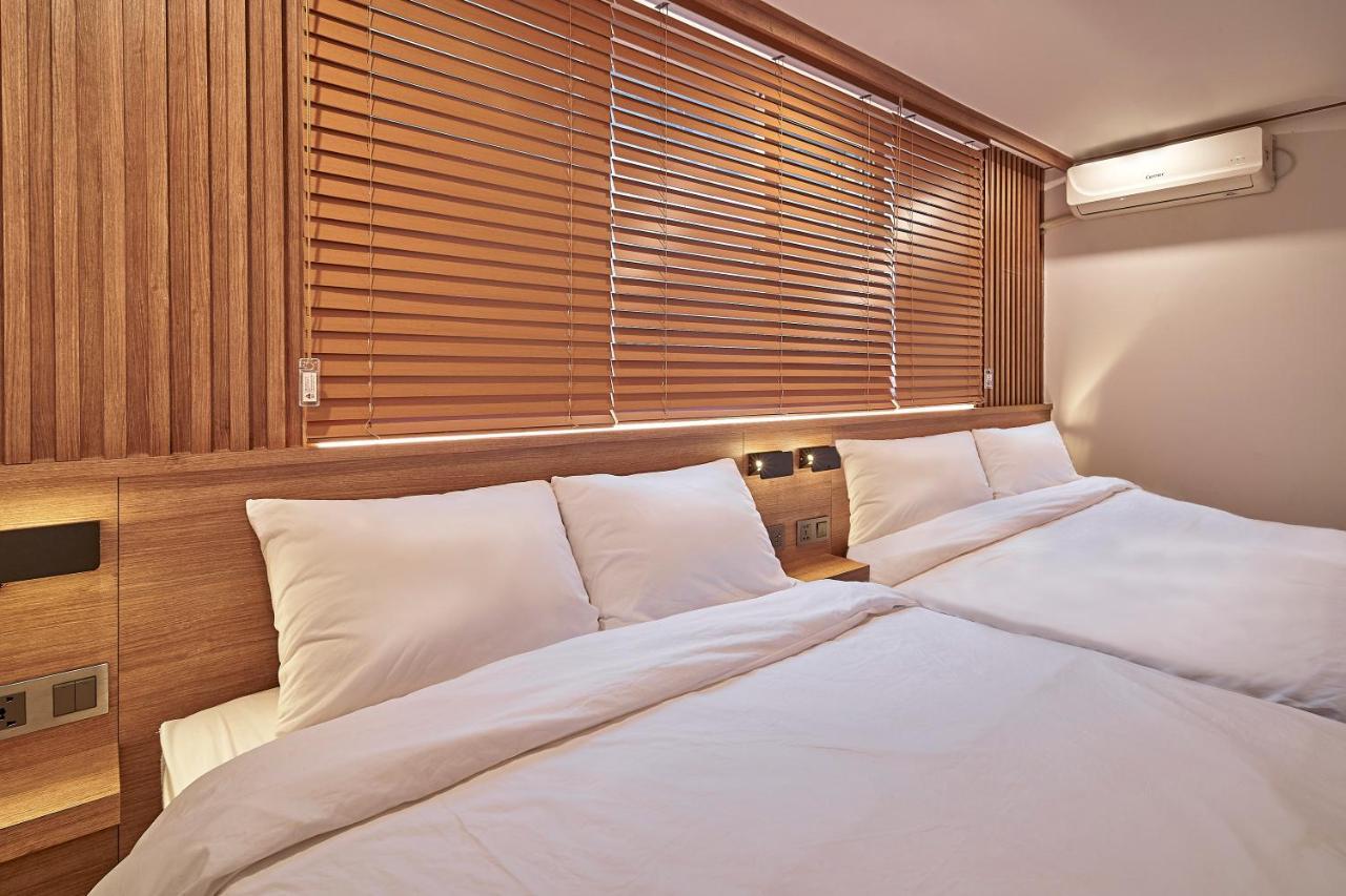 Guest house Monday Cracker Hongdae Seoul