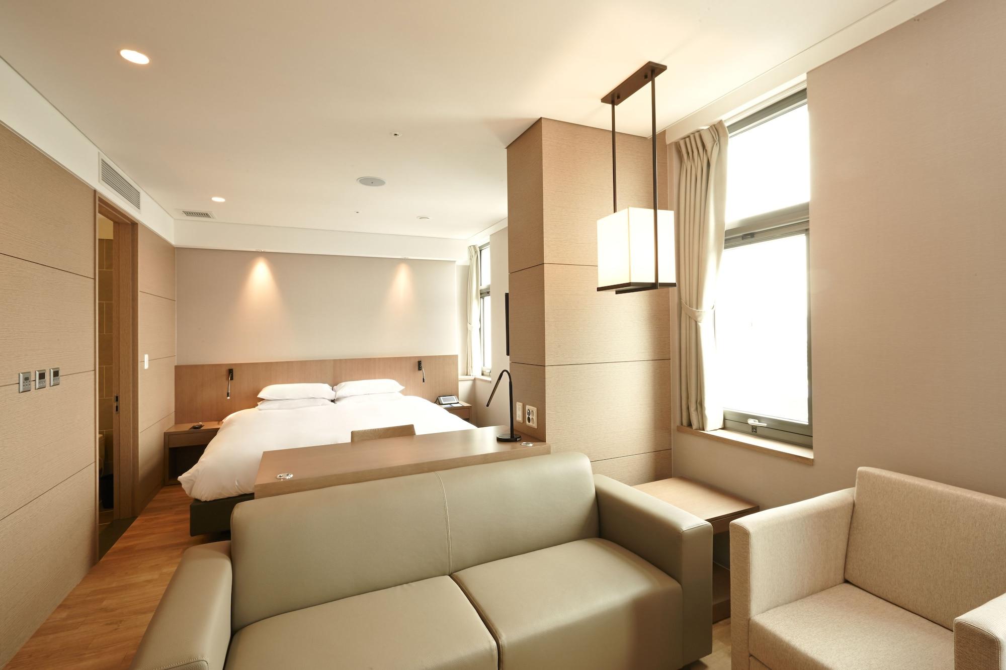 Mayplace Hotel 4*