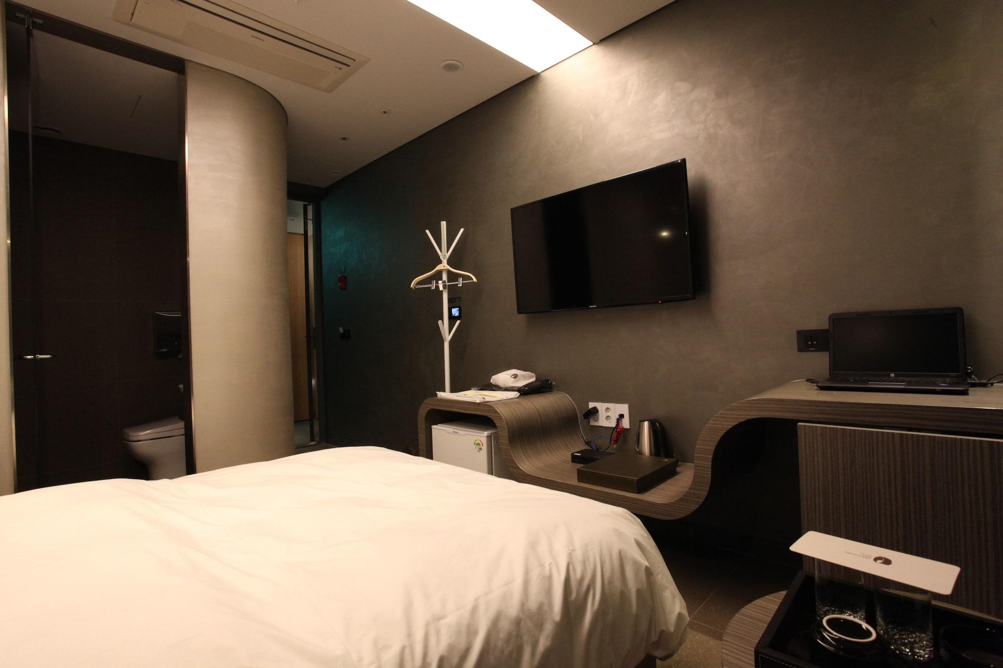 Hotel The Designers Hongdae 3*