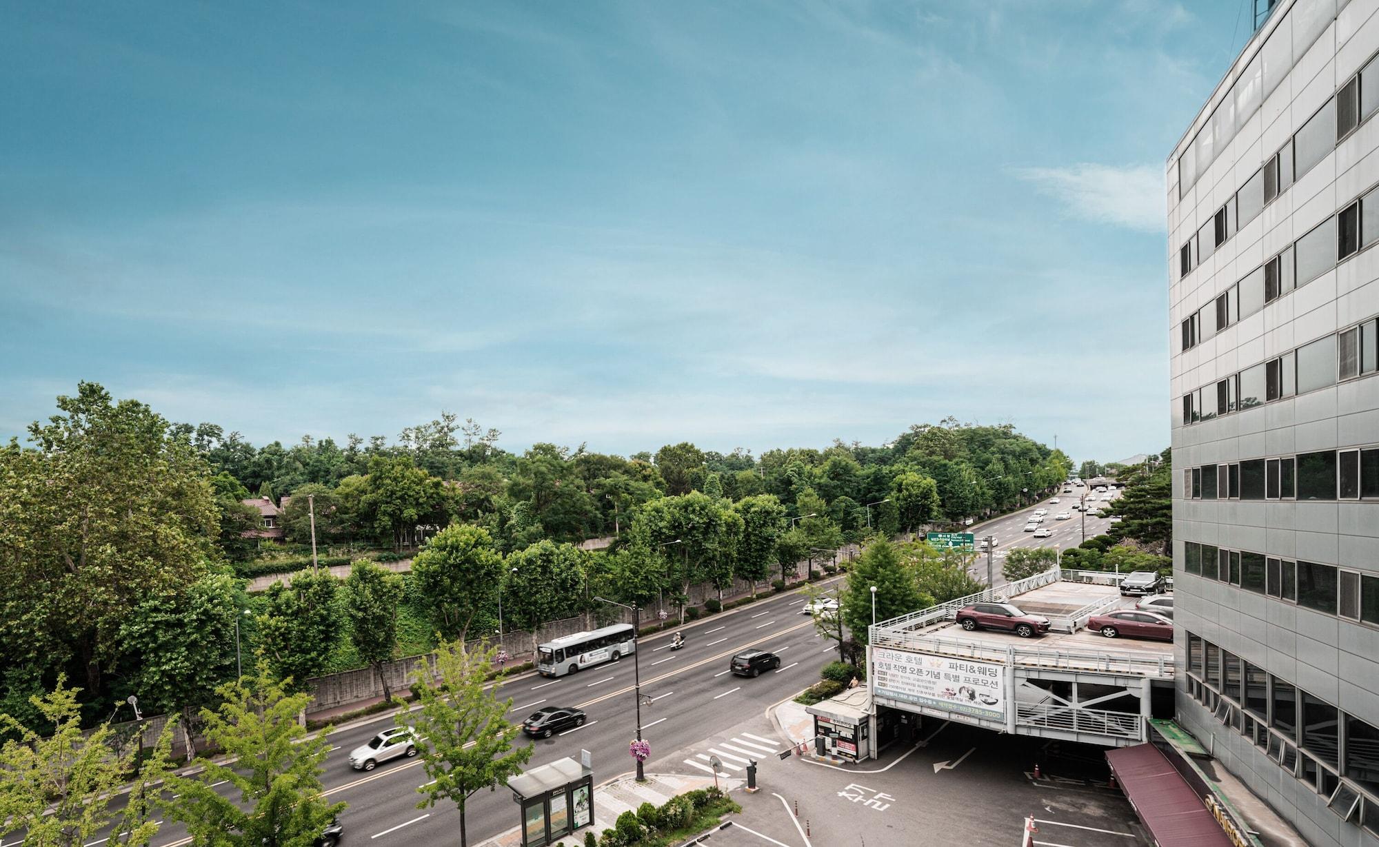 Itaewon Crown Hotel