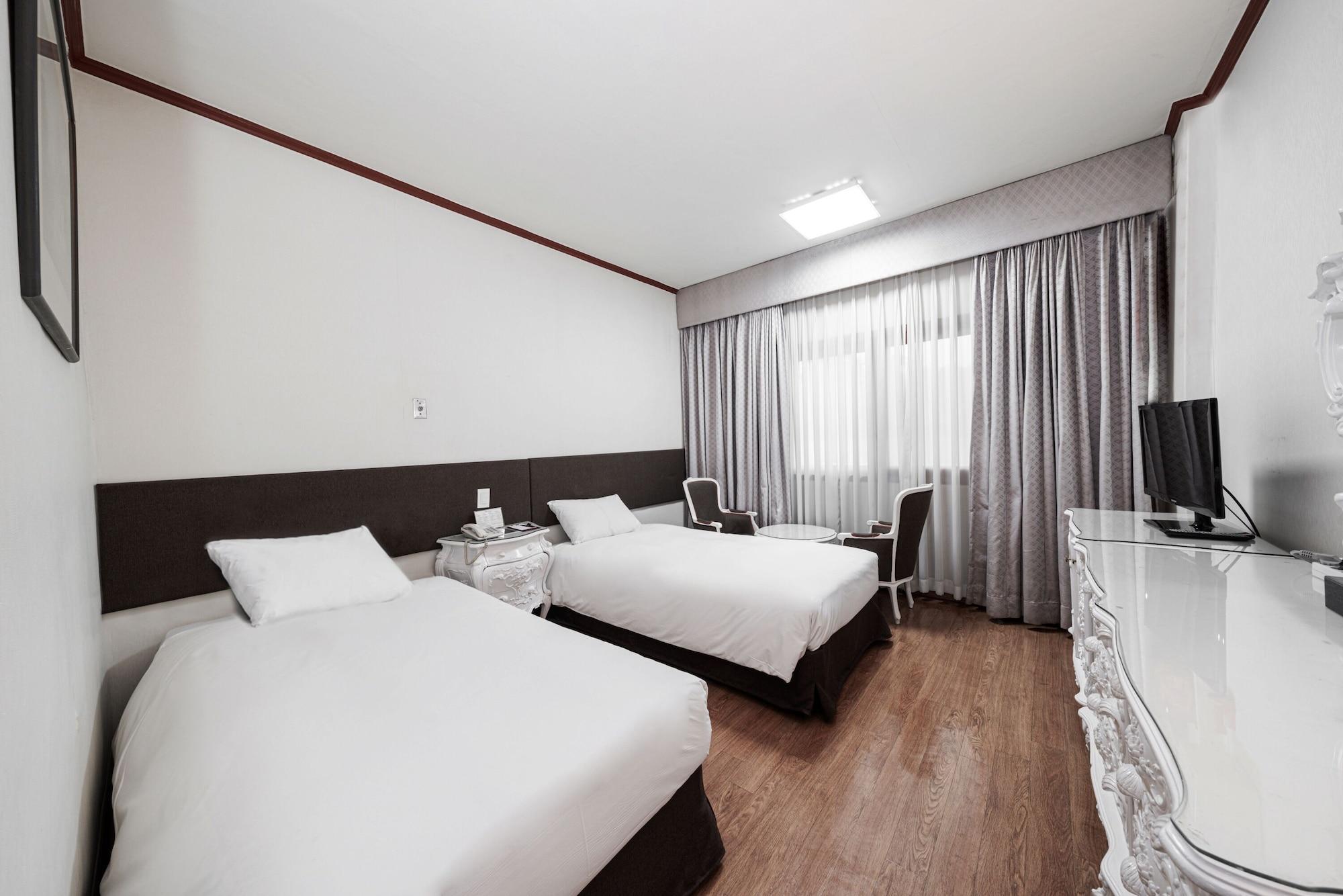 Itaewon Crown Seoul