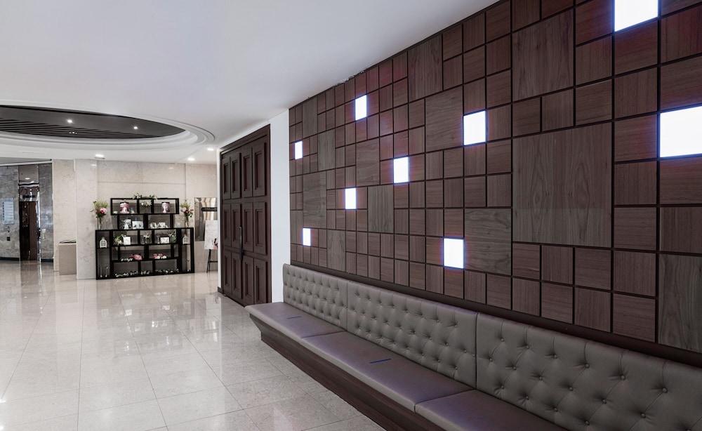 Itaewon Crown Hotel 3*