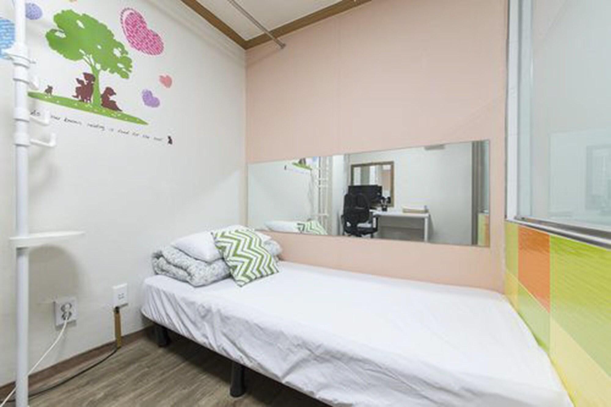 Metro Hostel *