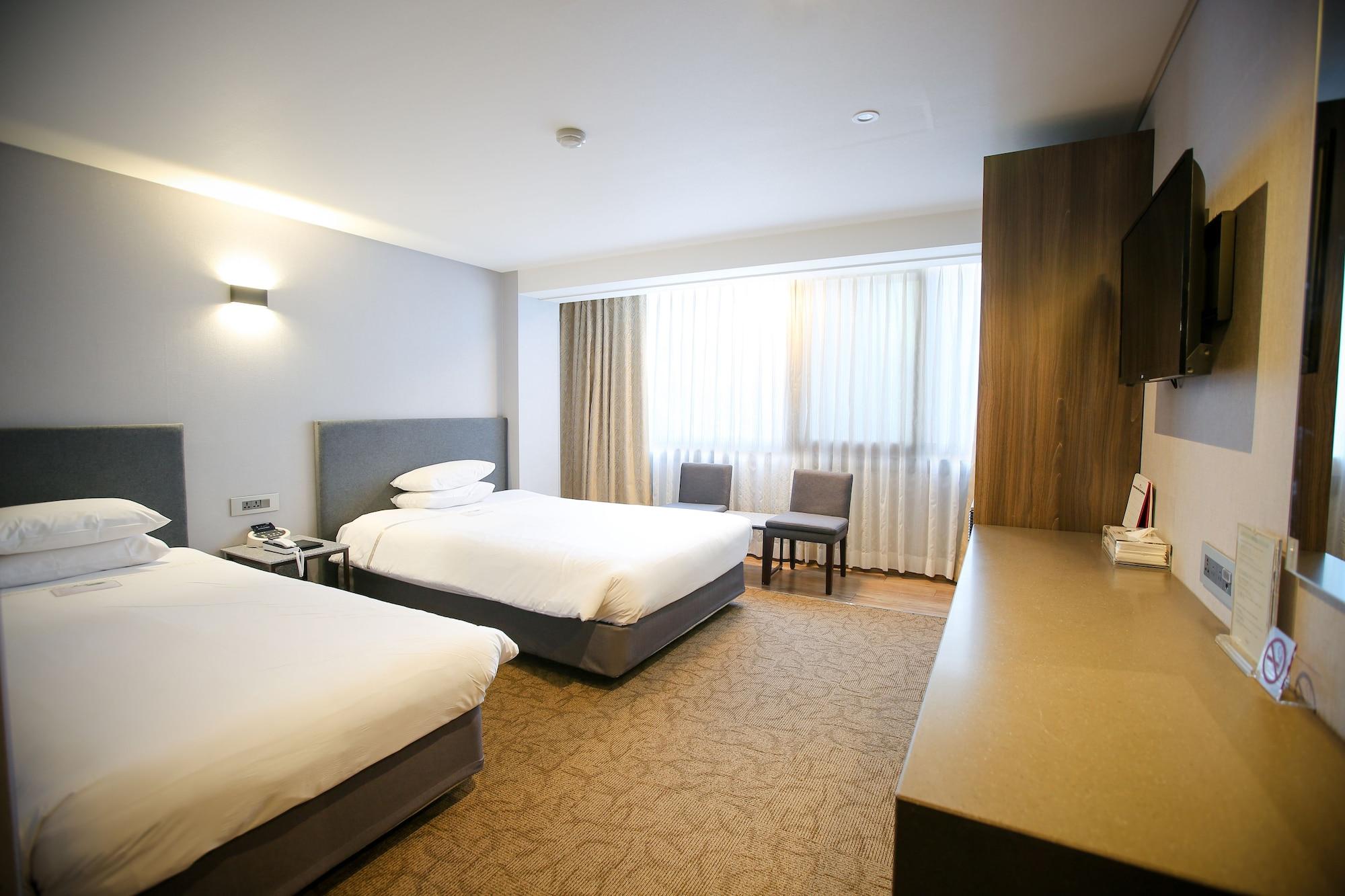 Hotel Savoy Myeongdong 3*