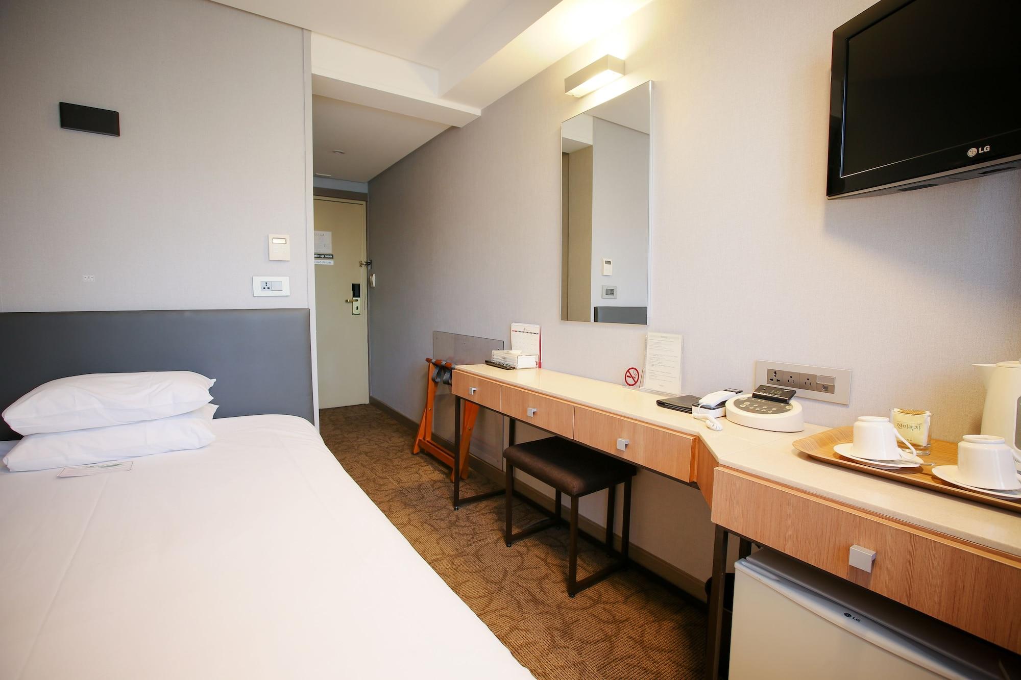 Hotel Savoy Myeongdong 3*
