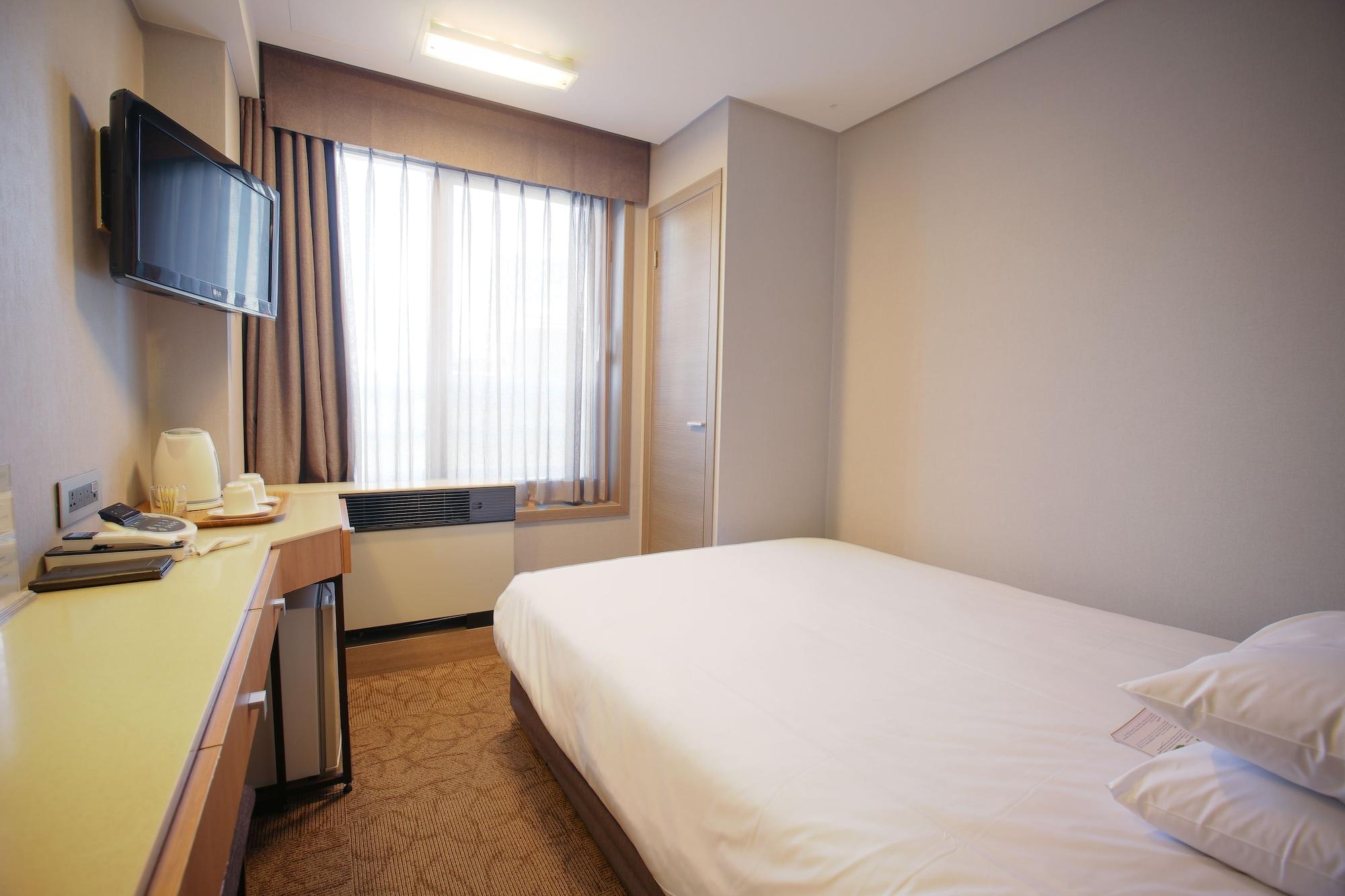 Hotel Savoy Myeongdong 3*
