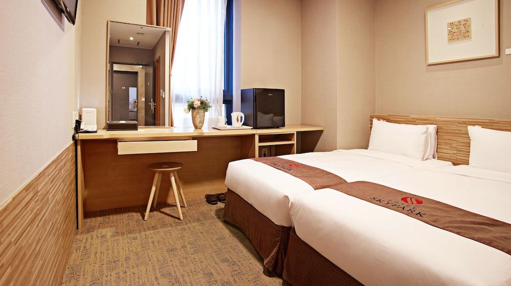 Skypark Myeongdong 3 Hotel