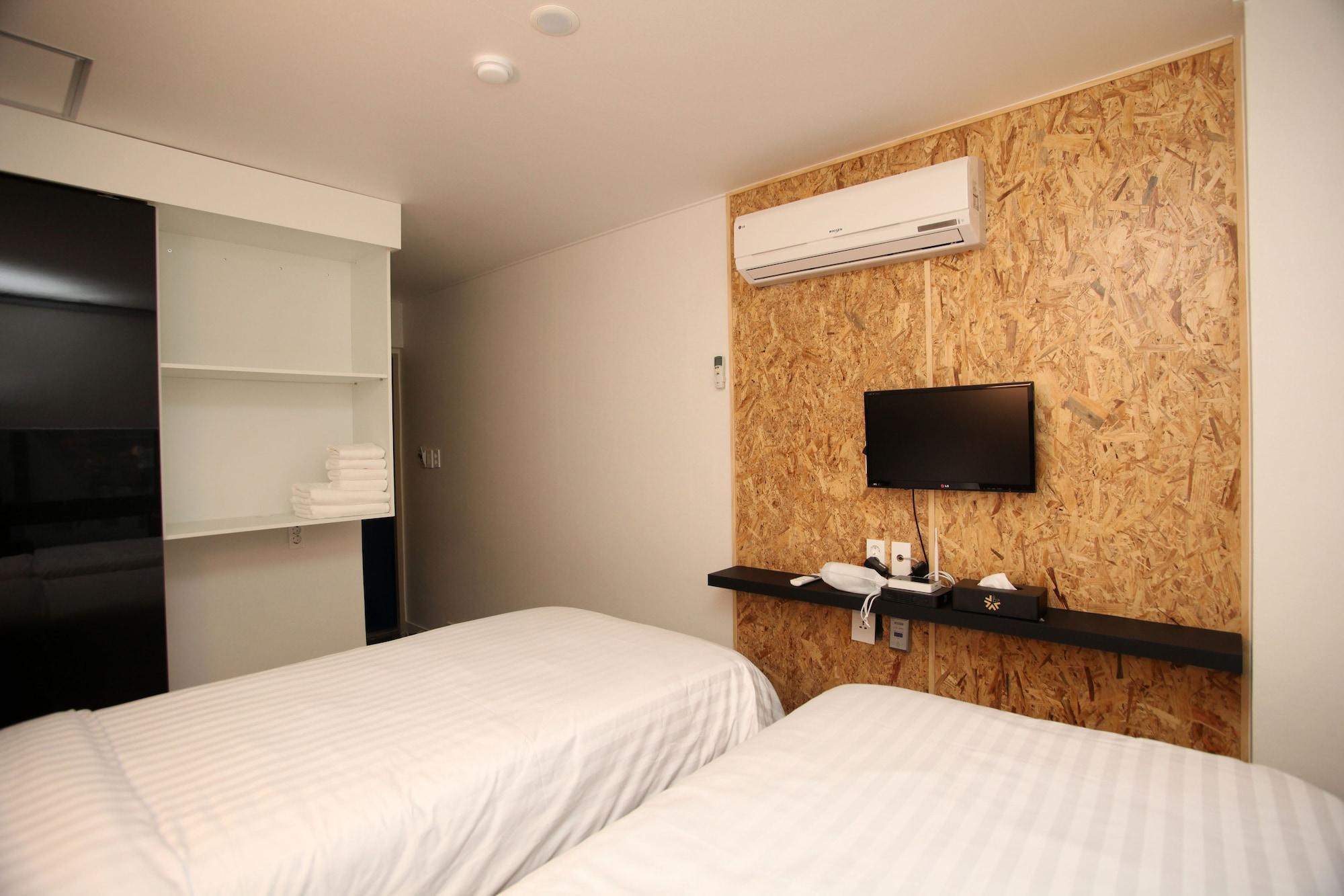 Kstar Metro Hotel 2*