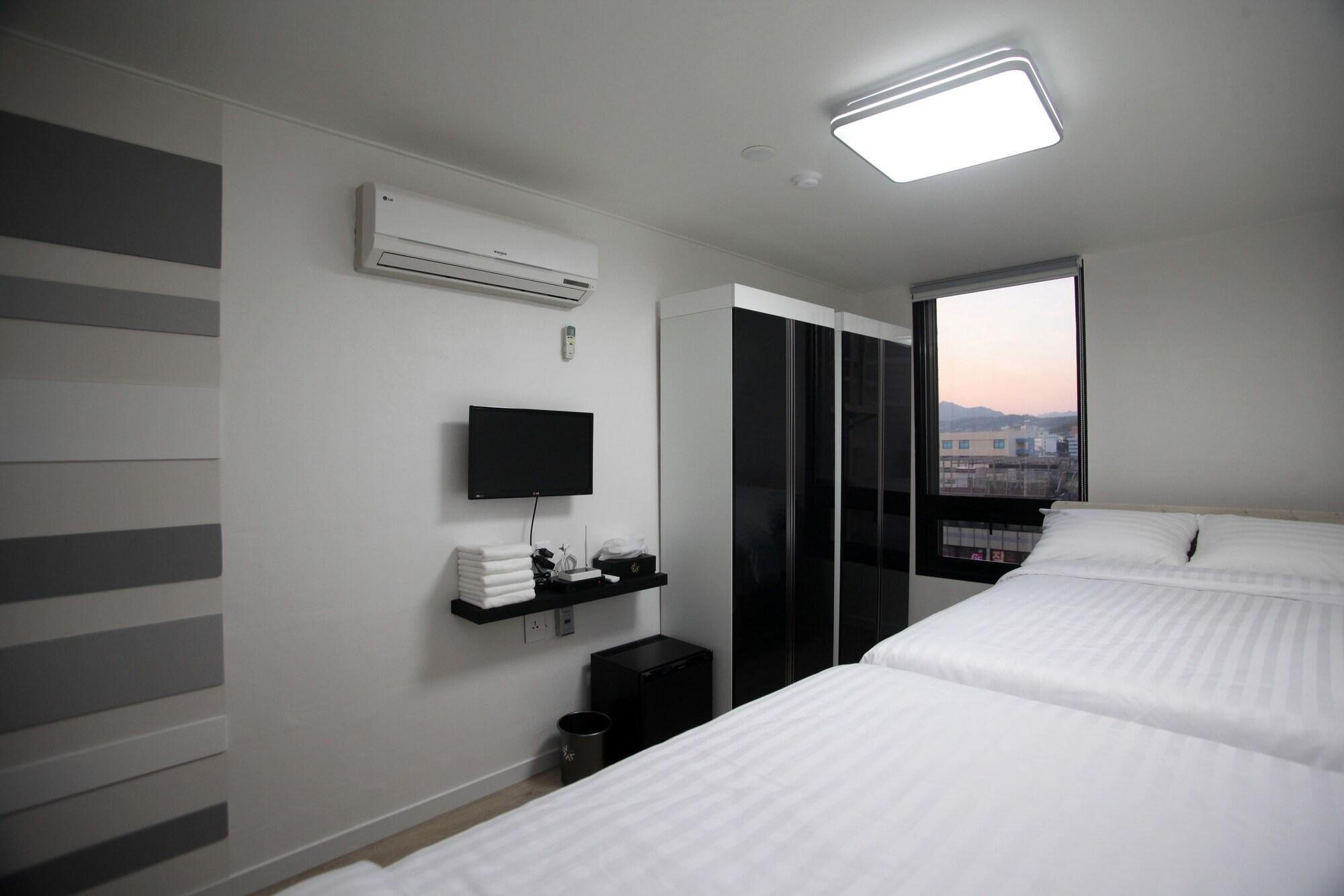 Kstar Metro Hotel