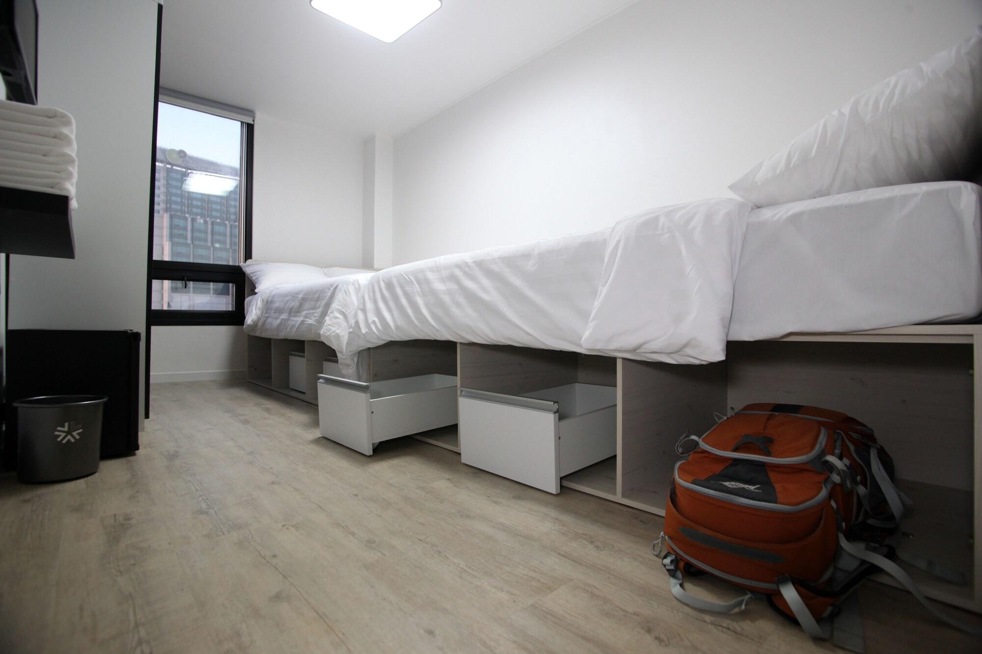 Hotel Kstar Metro 2*