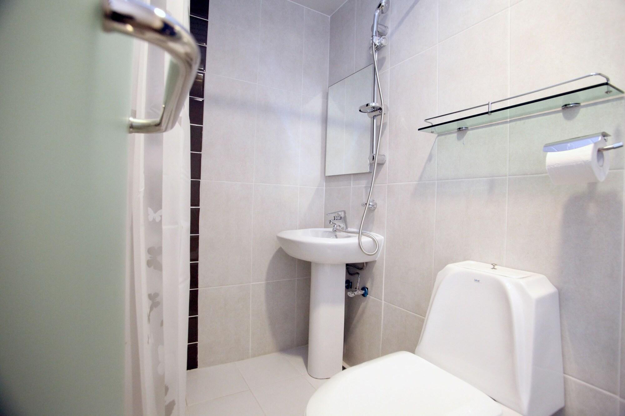 Hotel Kstar Metro 2*