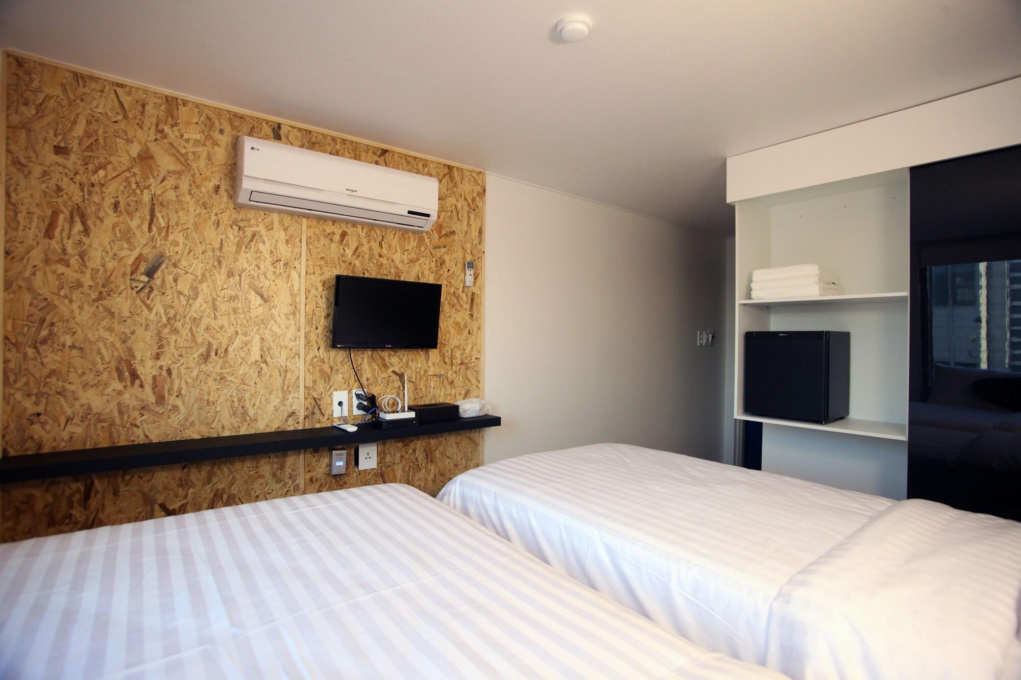 Kstar Metro Hotel 2*
