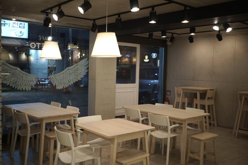 Creto Myeongdong Hotel 3*
