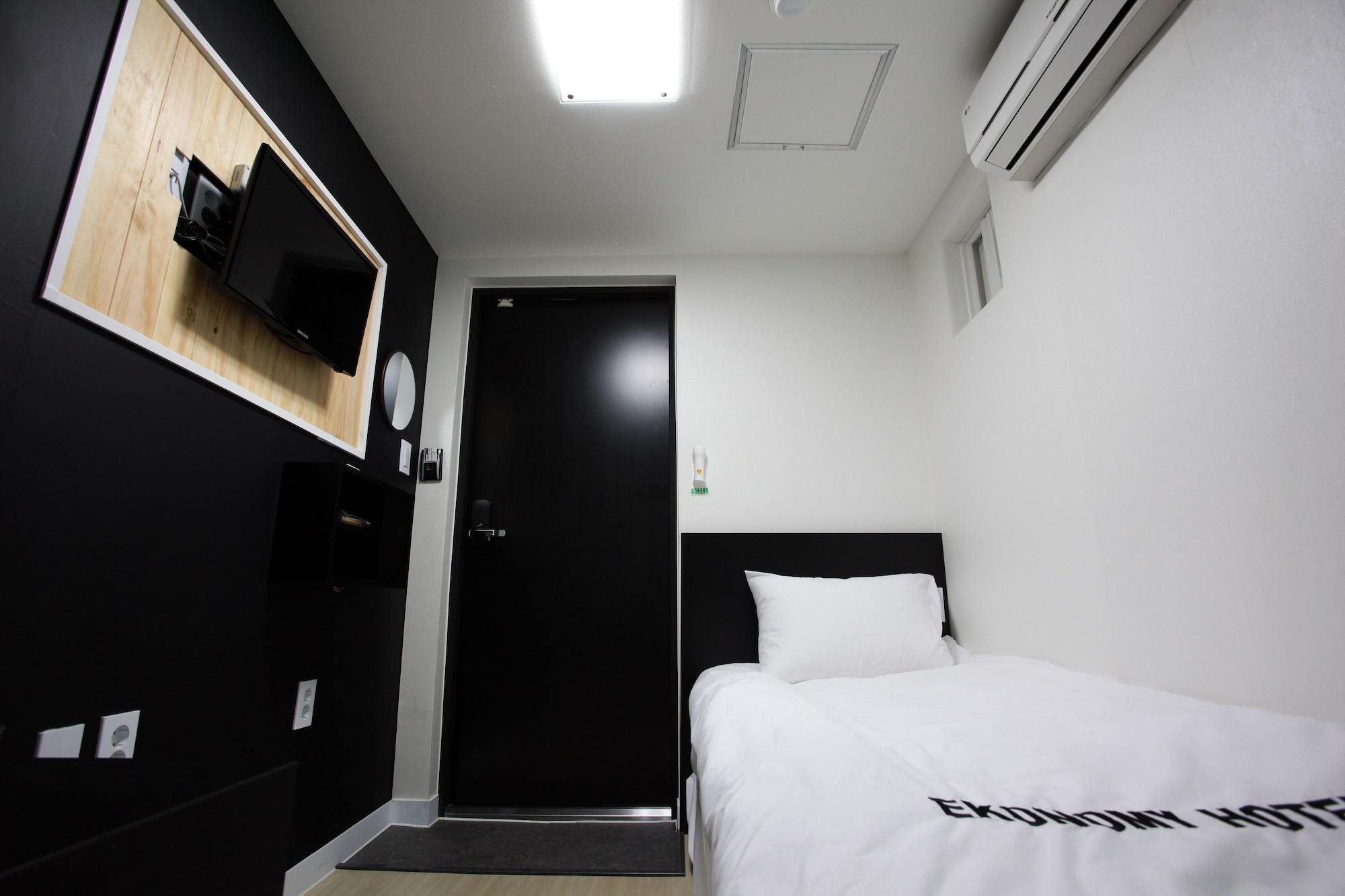 Hostel Ekonomy Myeongdong Premier *