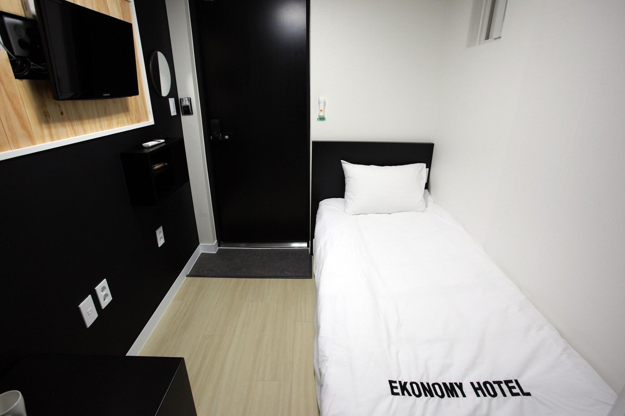 Ekonomy Myeongdong Premier Hostel