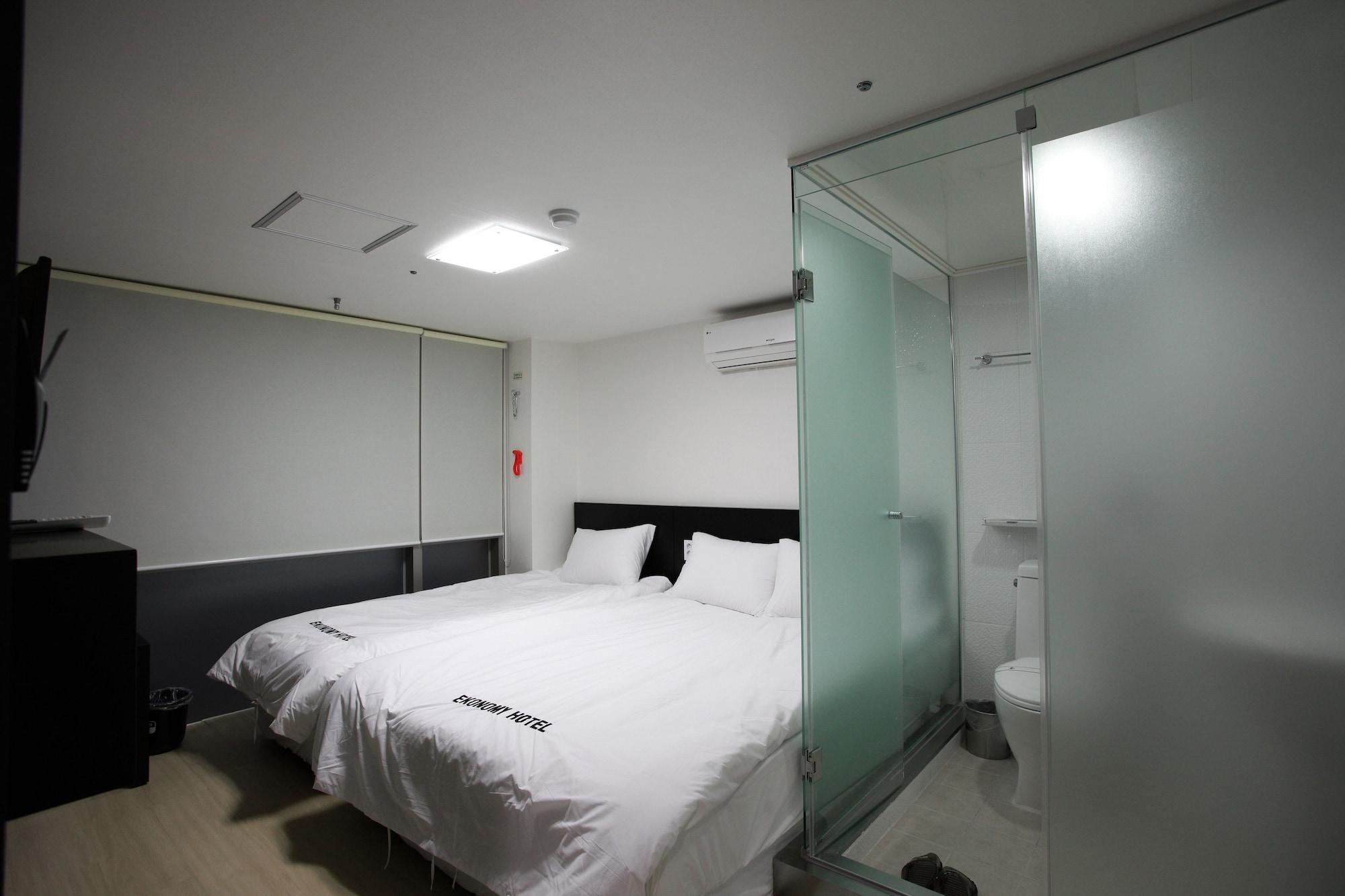 Hostel Ekonomy Myeongdong Premier