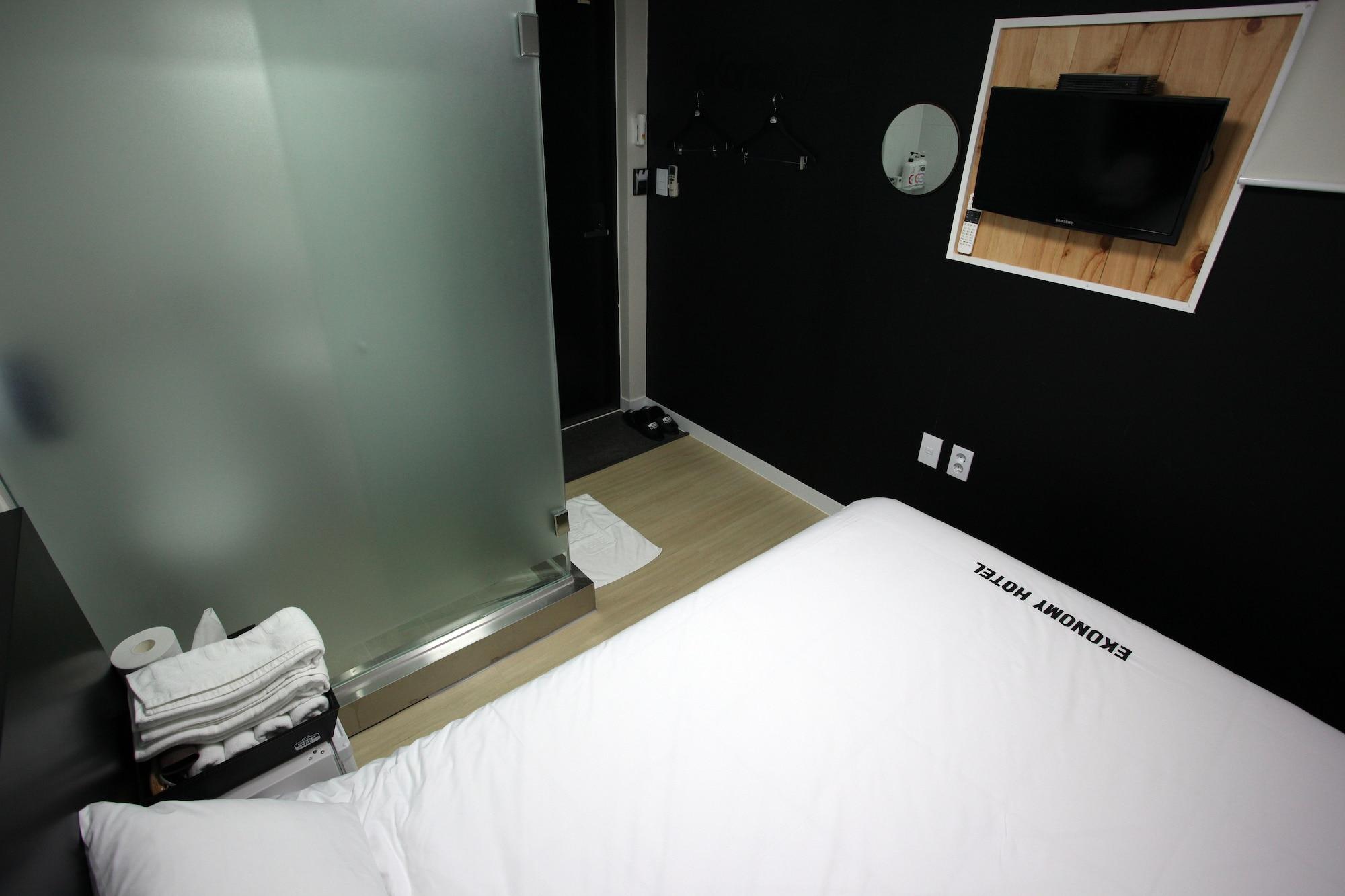 Ekonomy Myeongdong Premier Seoul