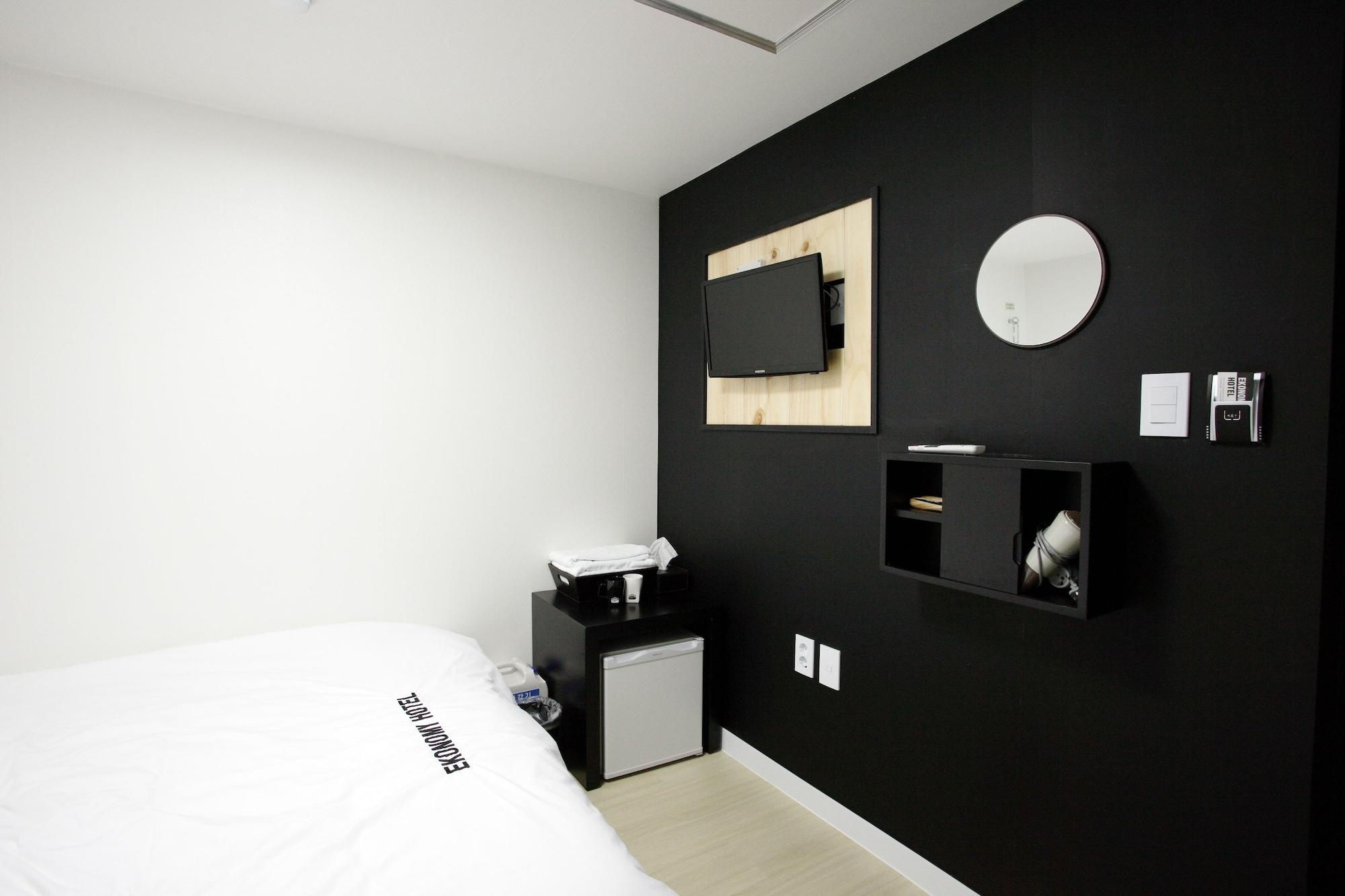 Ekonomy Myeongdong Premier Seoul