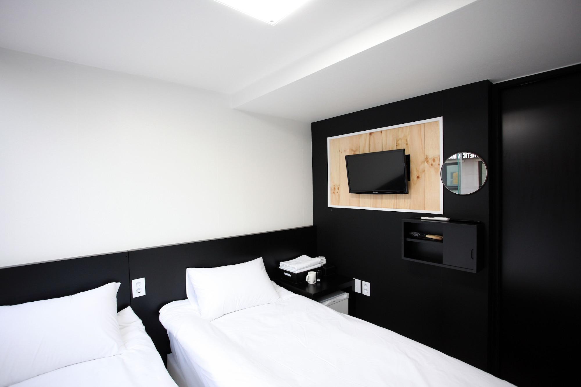 Ekonomy Myeongdong Premier Hostel