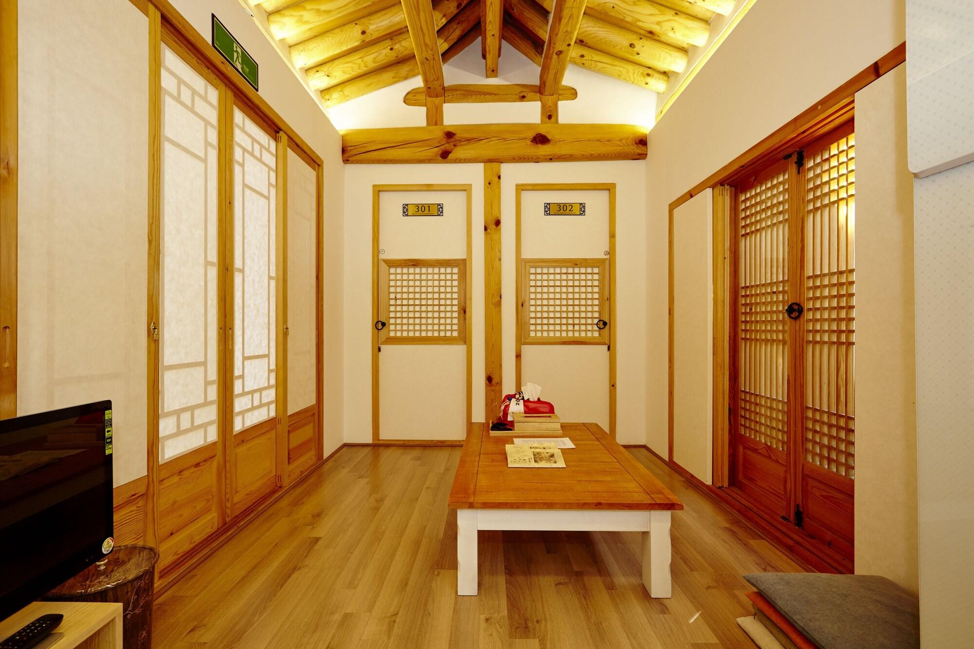 Hanok 24 Gyeongbokgung Guest house