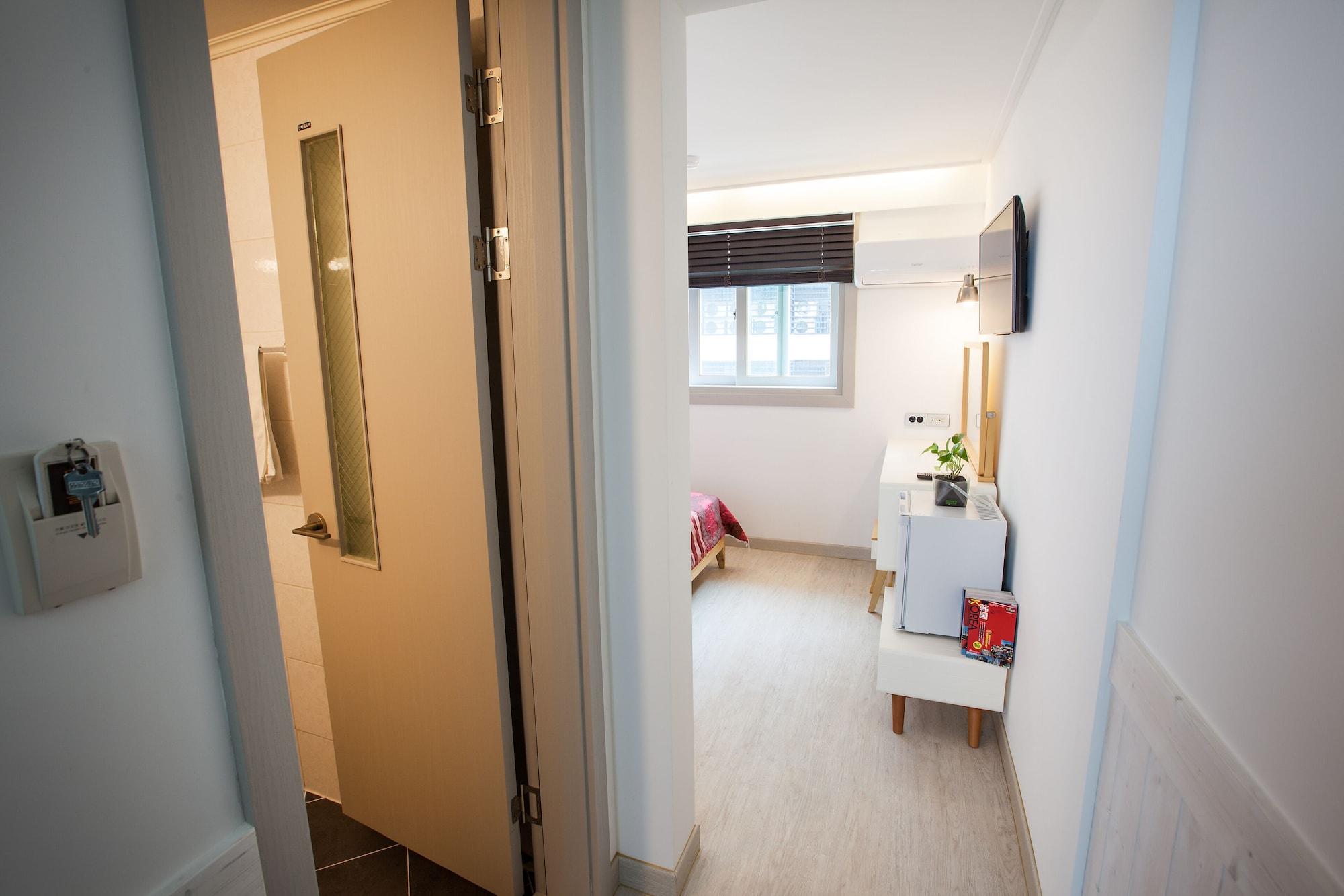 Petercat Shinchon Hotel 3*