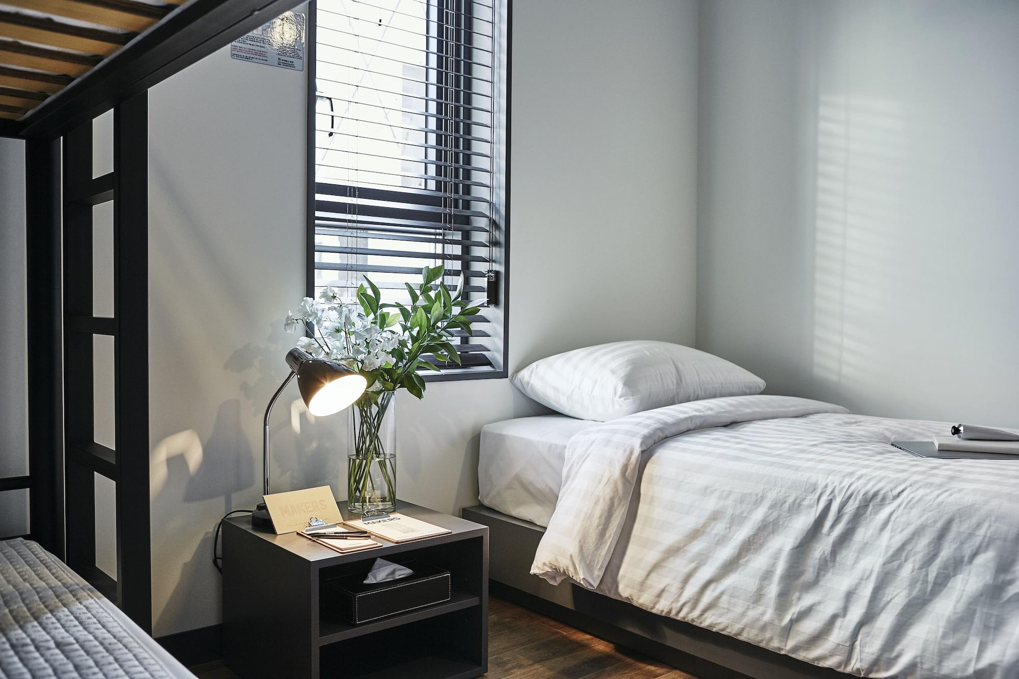 Hotel Jongro Makers X Pretty 2*