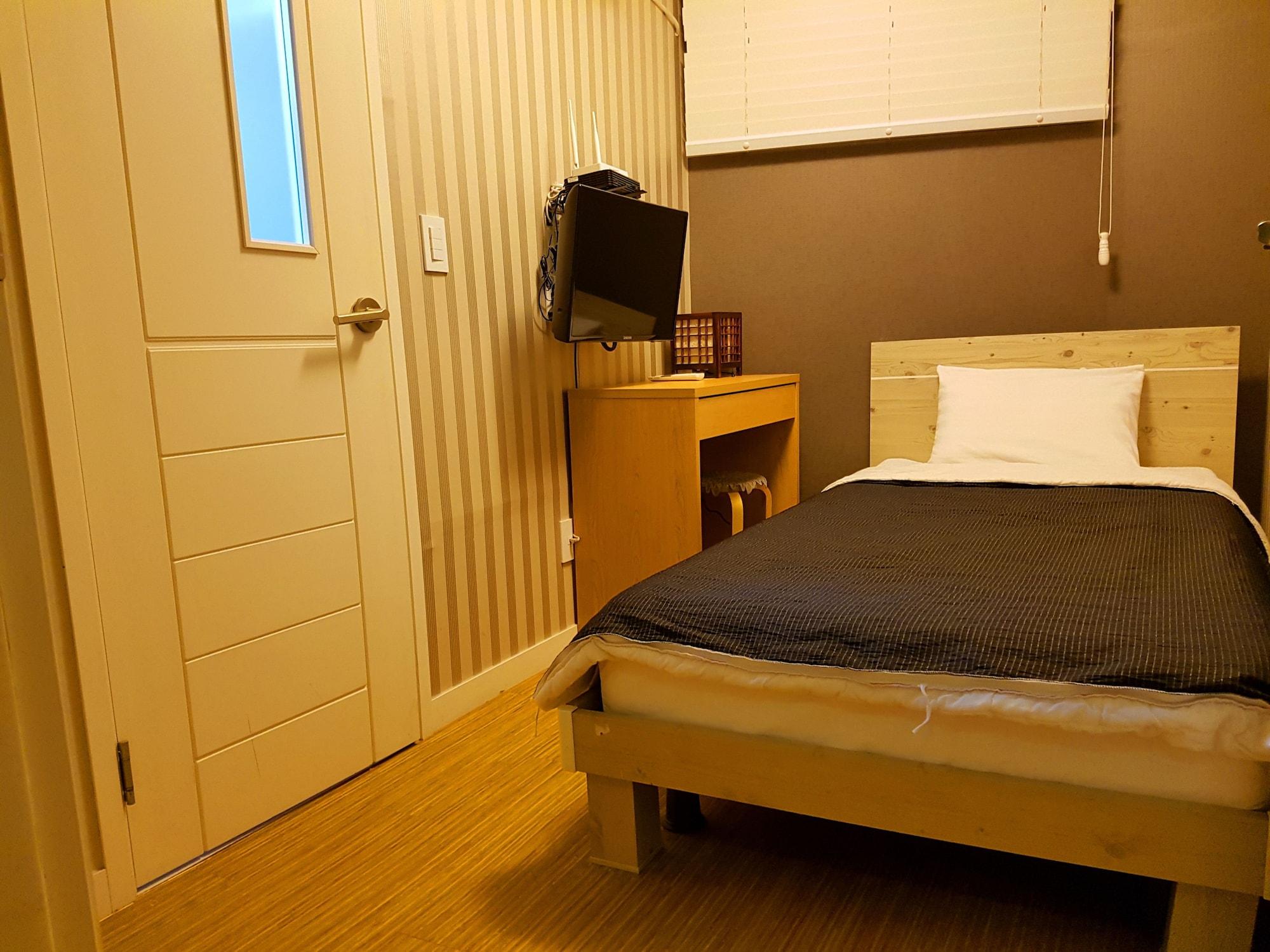 Hotel Mama 2*