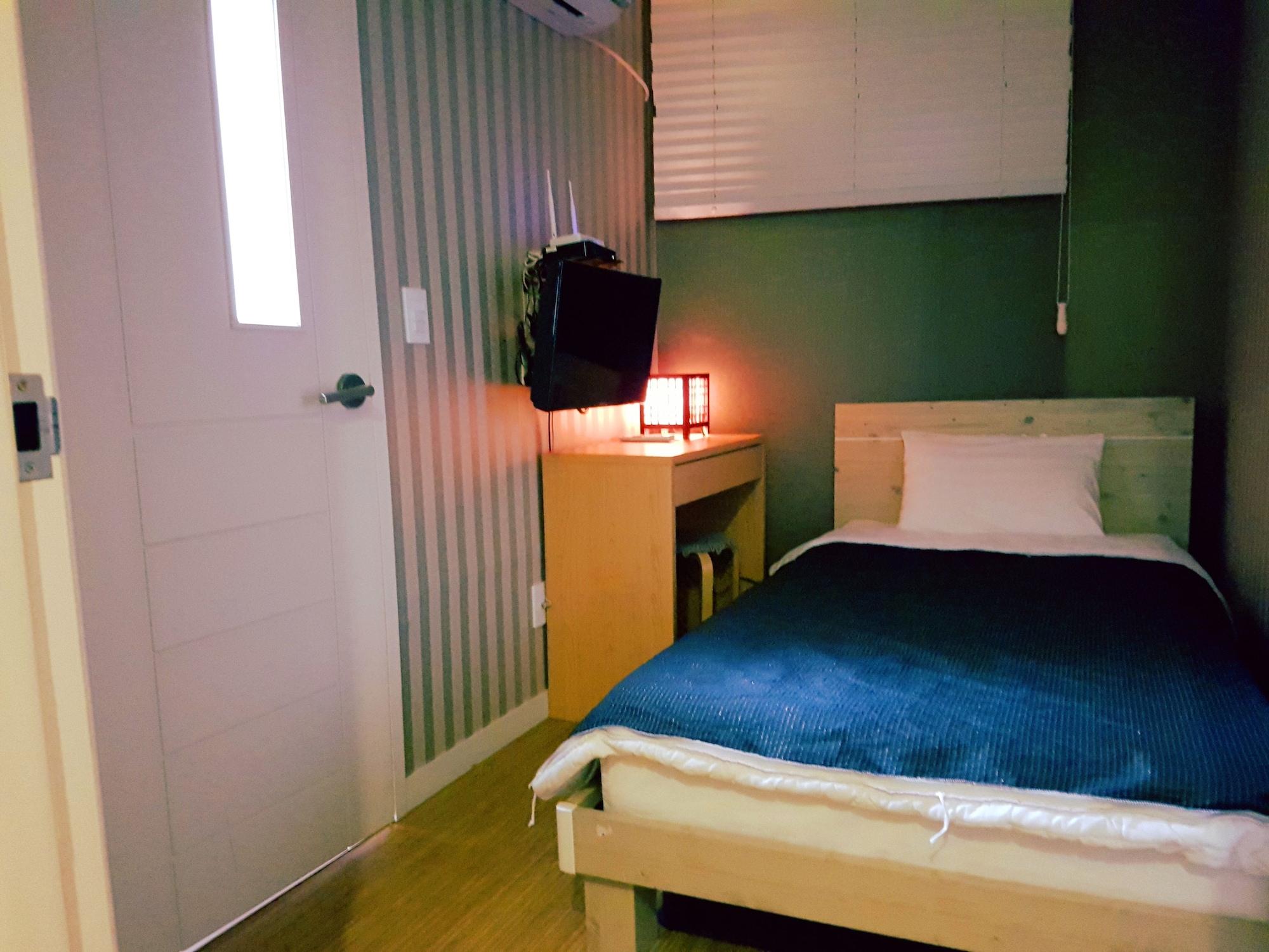Hotel Mama