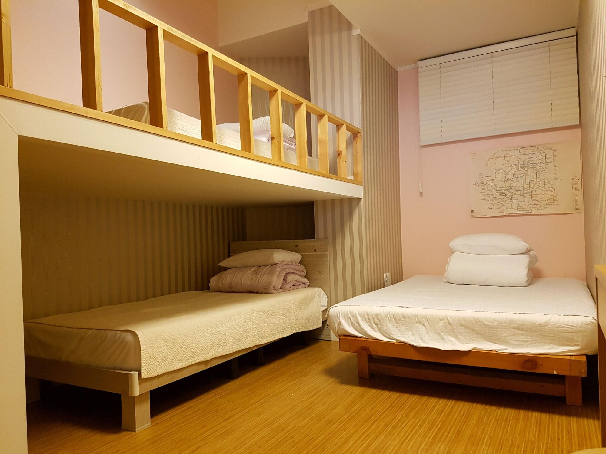 Hotel Mama 2*