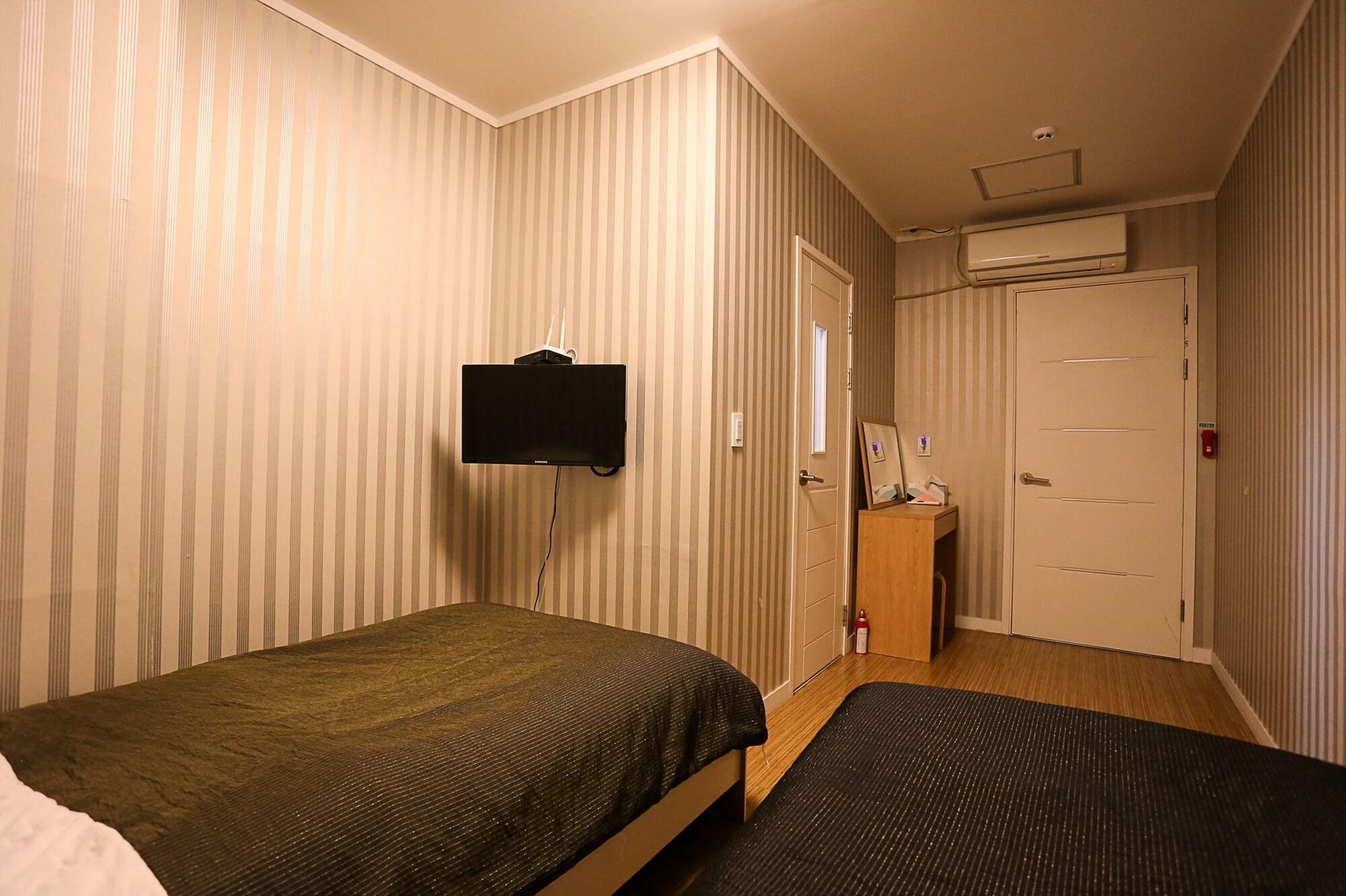 Hotel Mama