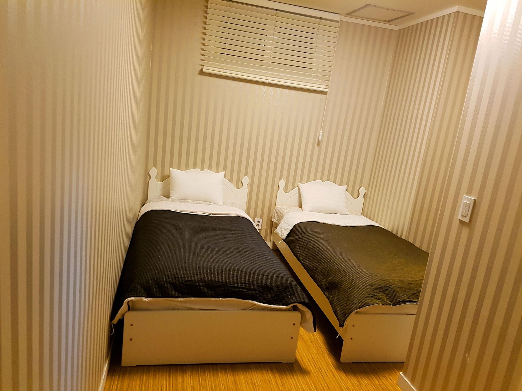 Hotel Mama 2*