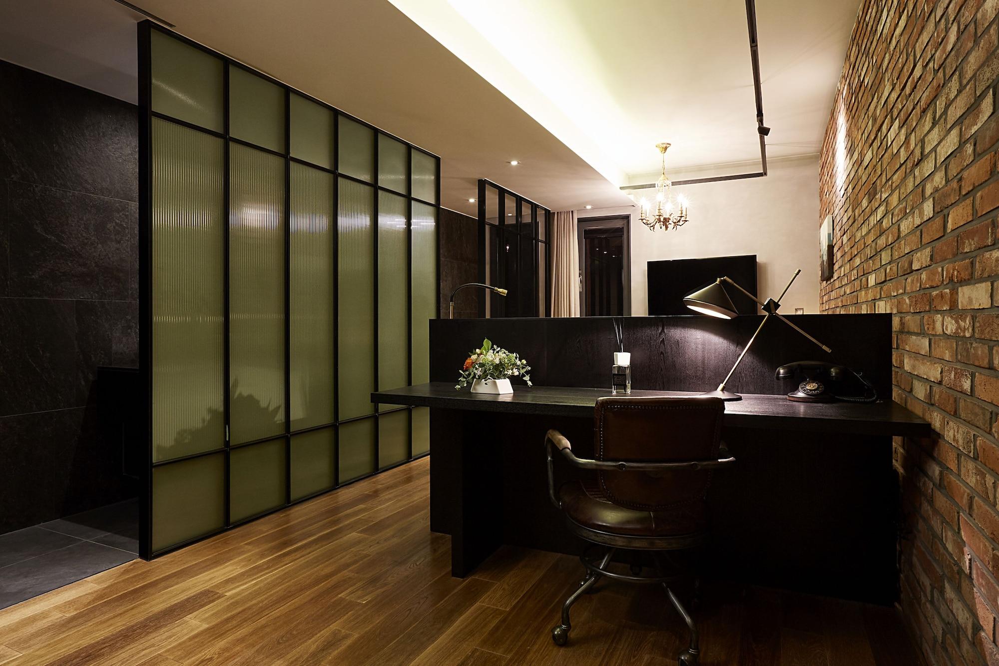 9 Brick 3* Seoul