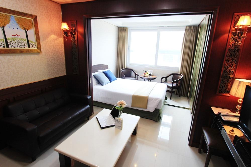 Intercity Hotel 3*