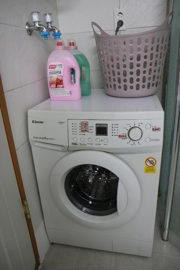 Apartment Hongdae - 1min From Hongik Uni Station Exit #1 *