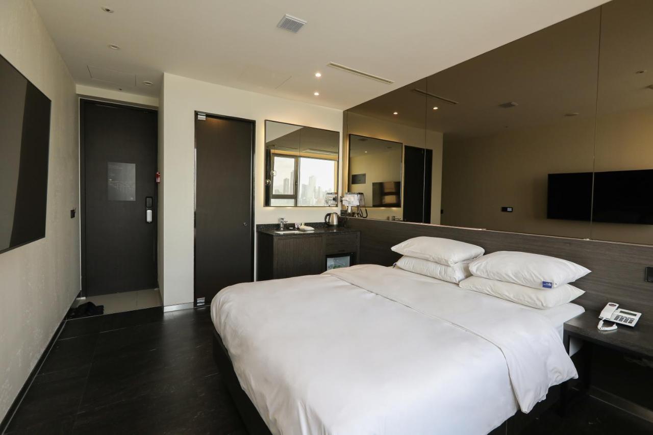 Hotel The Designers Hongdae 2*