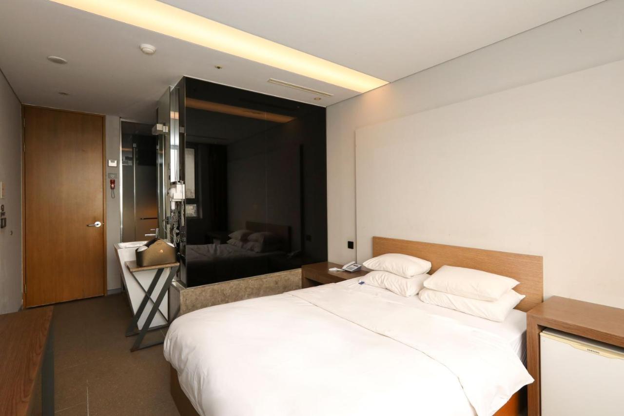 Hotel The Designers Hongdae 2*