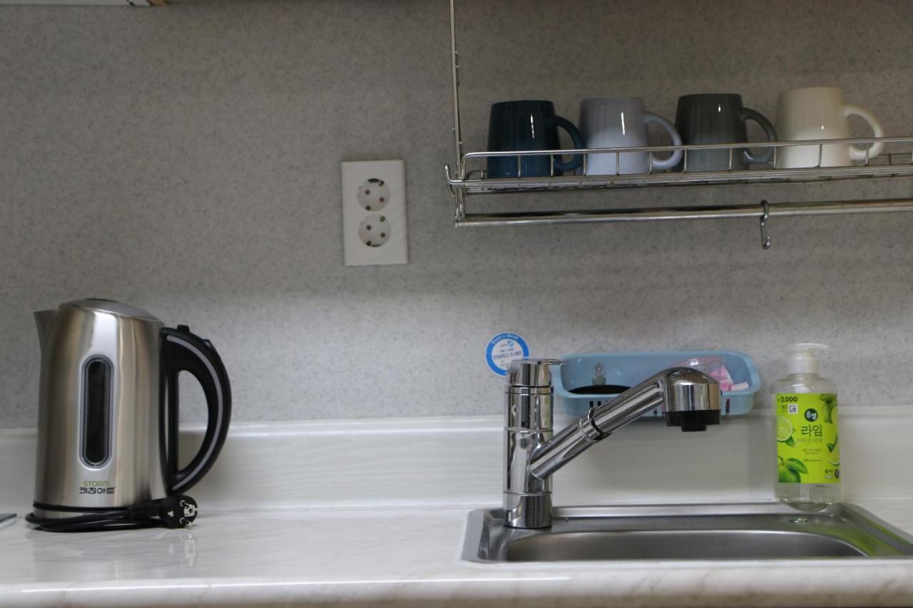 Apartment Hongdae - 1min From Hongik Uni Station Exit #1 Seoul
