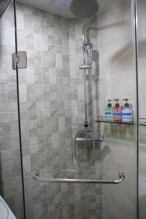 Hongdae Residence-2 1min From Hongik Uni Station Exit #1 Apartment Seoul