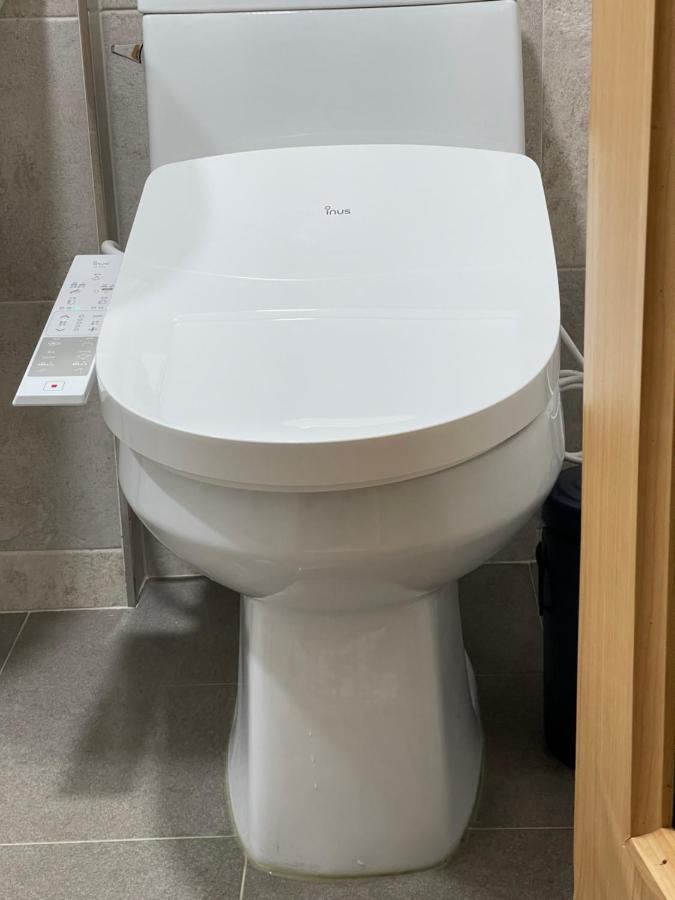 Hongdae Residence-2 1min From Hongik Uni Station Exit #1 Apartment