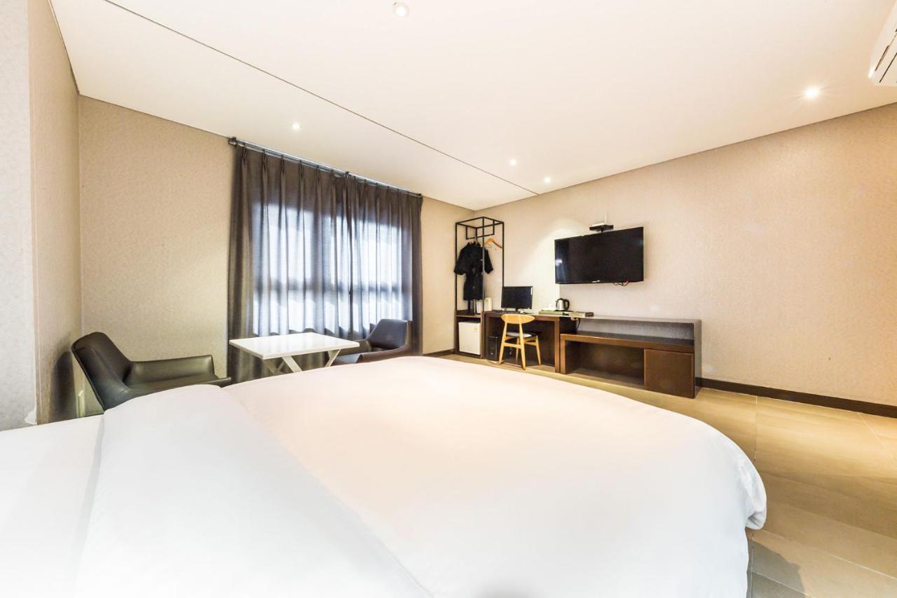 Yeongdeungpo Lifestyle F Hotel 3*