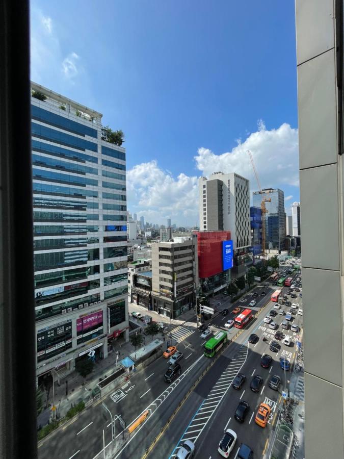 Apartment Hongdae 3 - 1min From Hongik Uni Station Exit #1