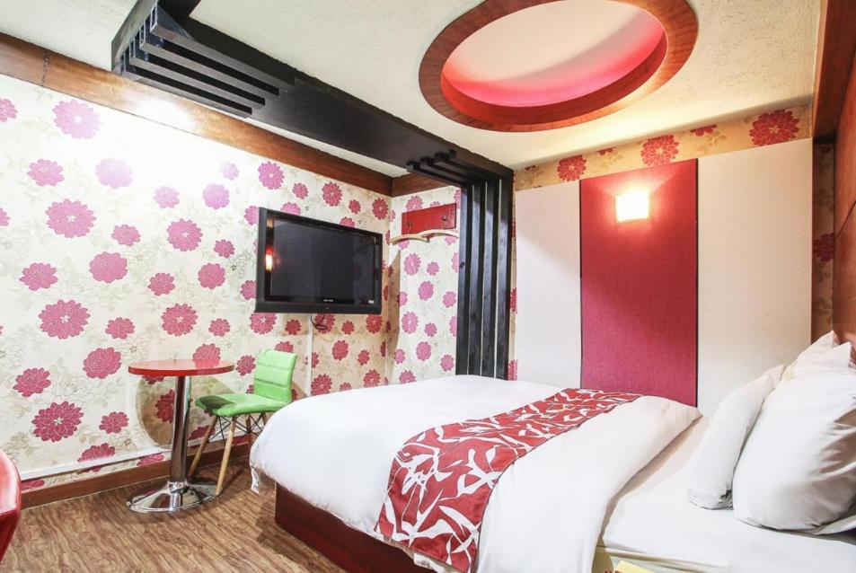 Couple Motel