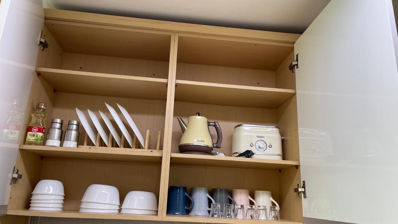 Hongdae 3 - 1min From Hongik Uni Station Exit #1 Apartment Seoul