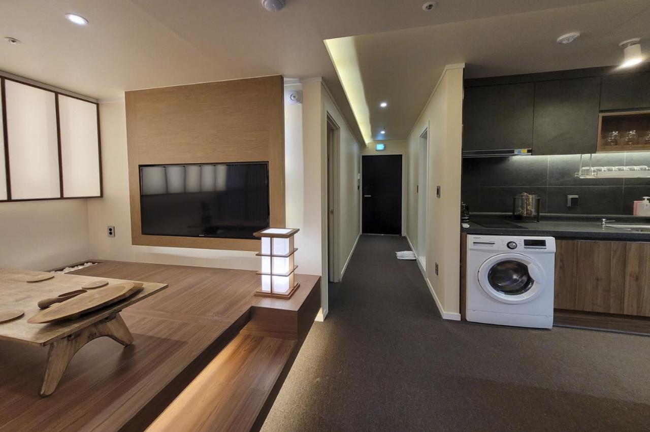 Uh The Gwanghwamun Apartment Seoul