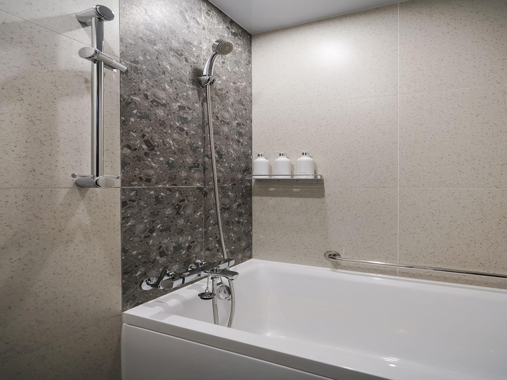 Henn Na Myeongdong Hotel 4*