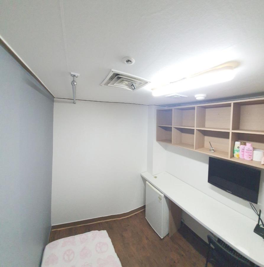 Apgujeong Guest house *