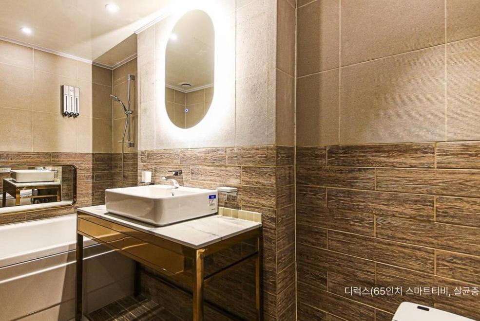 Hotel Newmond *